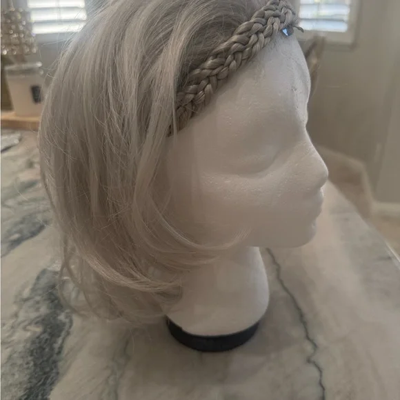 Paula Young Braided Headband Women's Wig in #60 Platinum Blonde - Picture 4 of 8